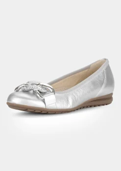 Ballerines en cuir avec chaînette décorative