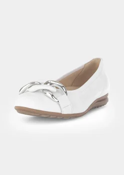 Ballerines en cuir avec chaînette décorative