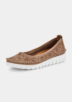 Ballerines estivales en cuir perforé