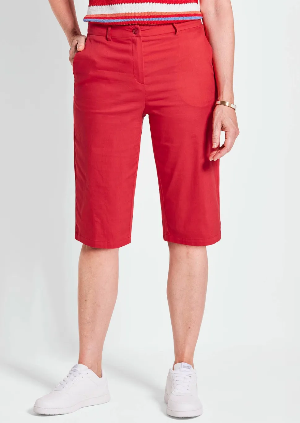 Bermuda CARLA avec ceinture montée en forme