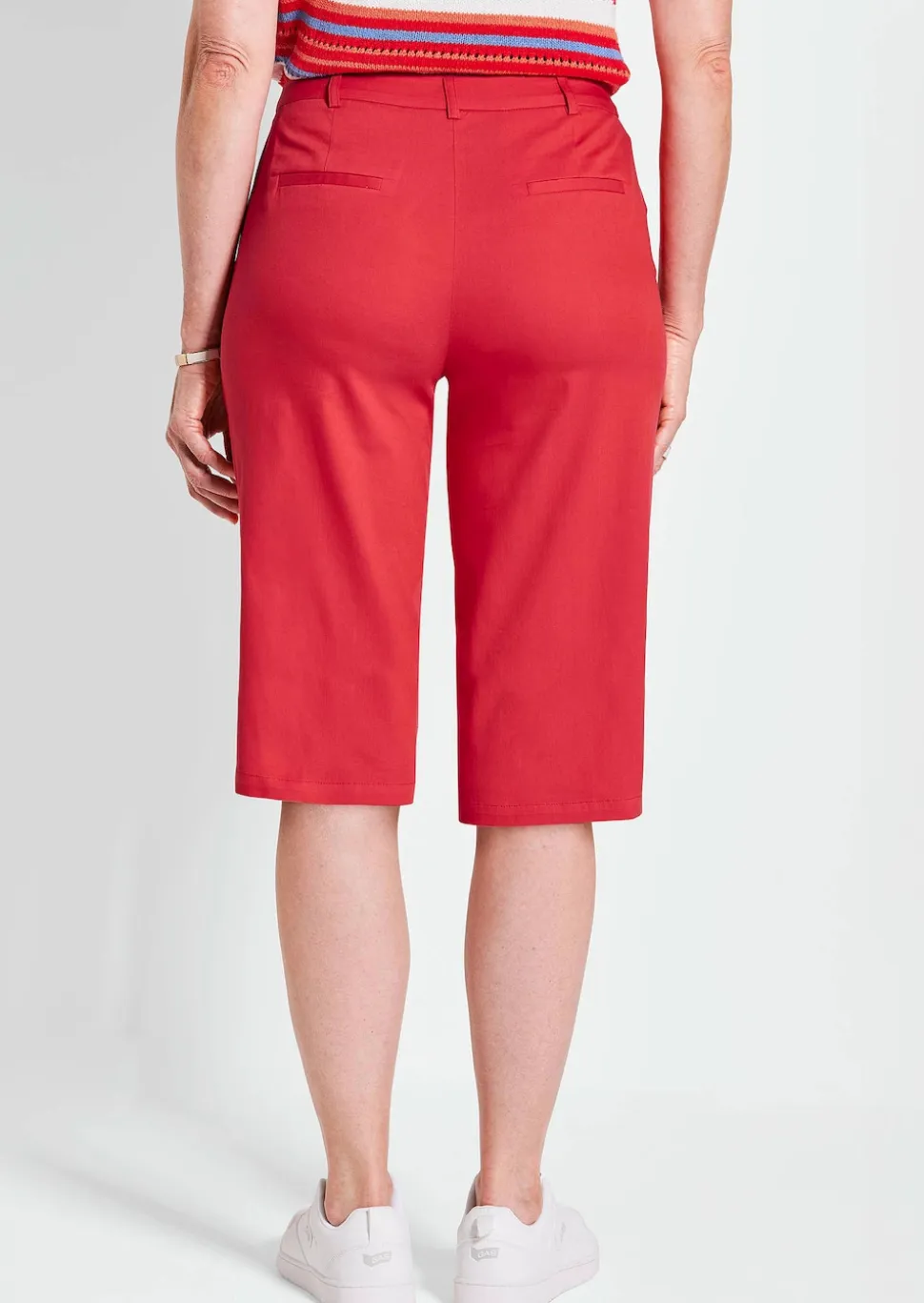 Bermuda CARLA avec ceinture montée en forme