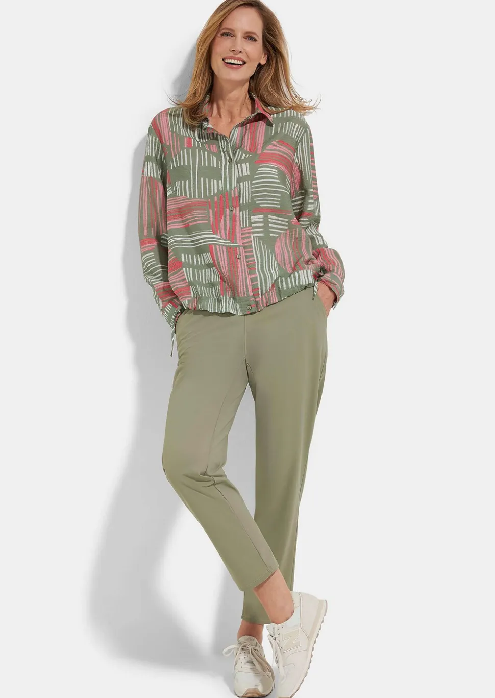 Blouse estivale avec lien de serrage à la base
