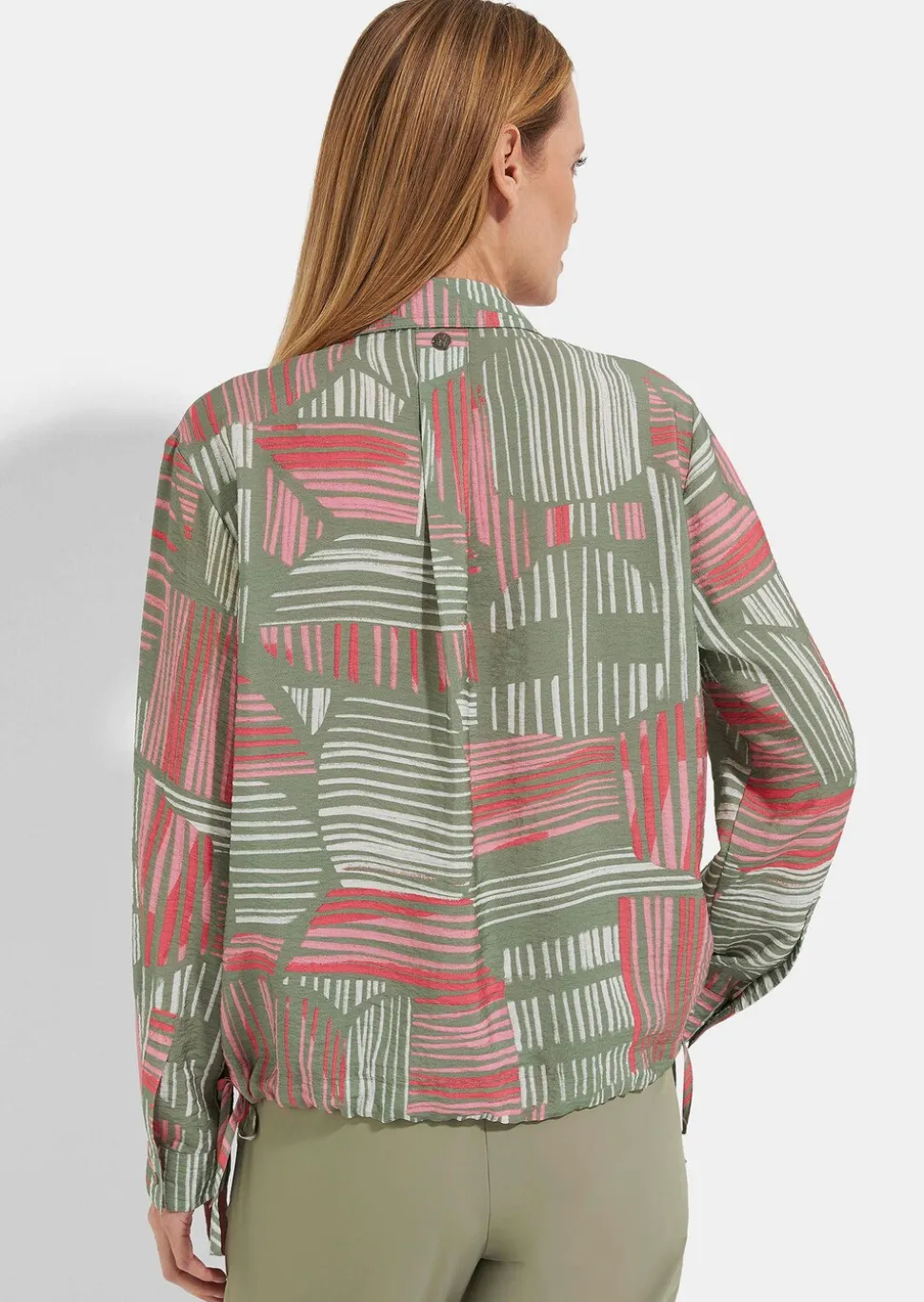 Blouse estivale avec lien de serrage à la base
