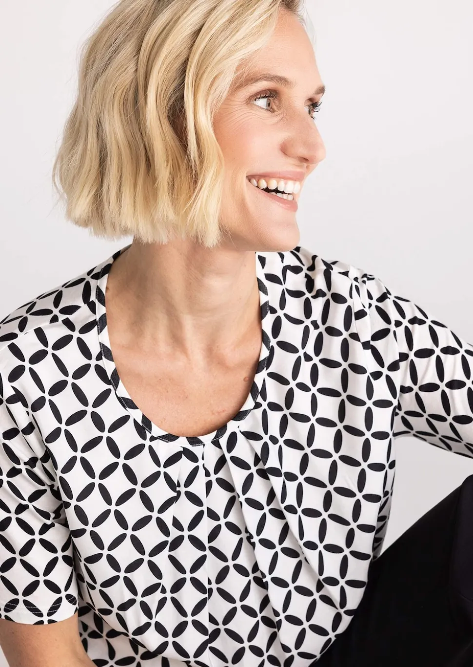Blouse fluide avec bord en jersey