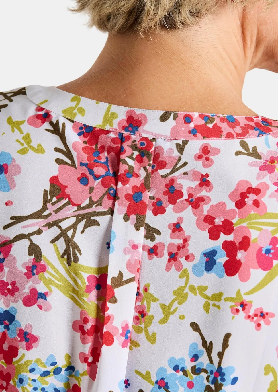 Blouse à motif floral, facile d'entretien