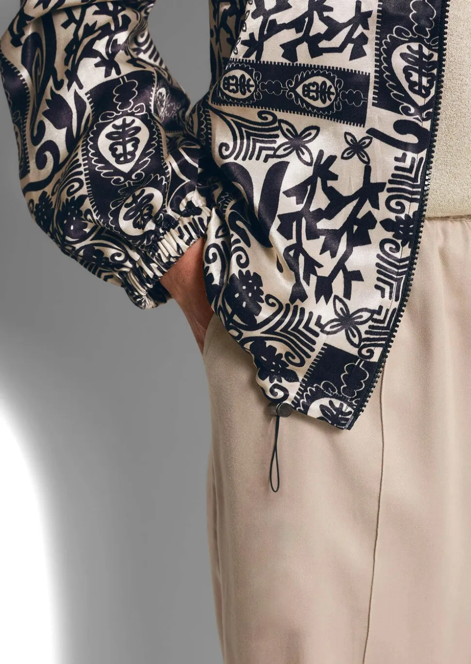 Blouson noble en satin de viscose