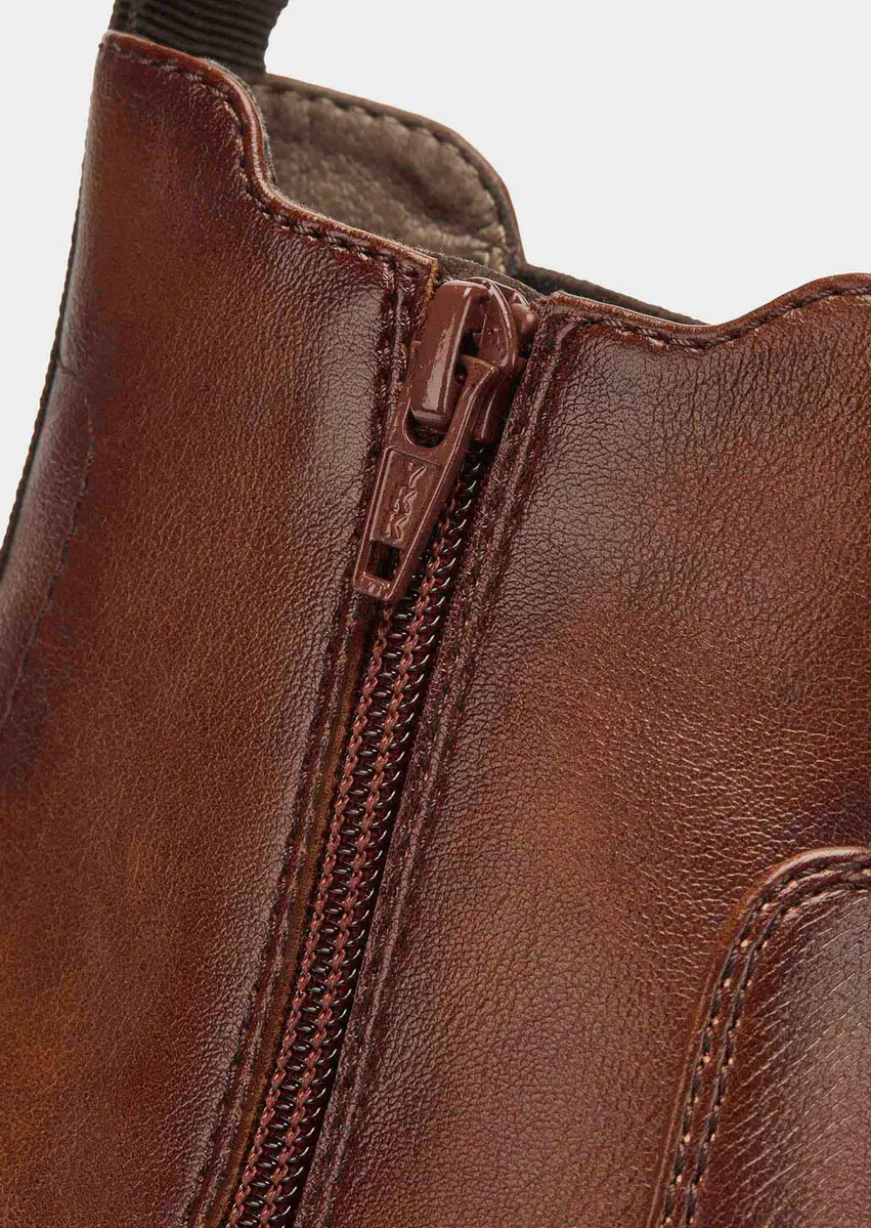 Bottines Chelsea avec fermeture zippée.