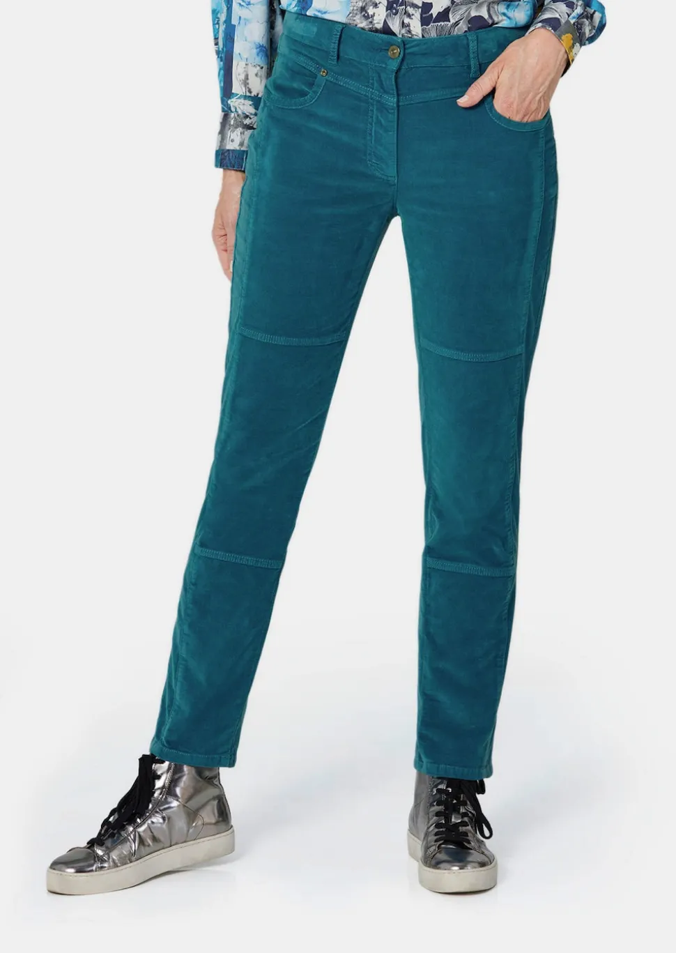 Ce pantalon en velours LOUISA