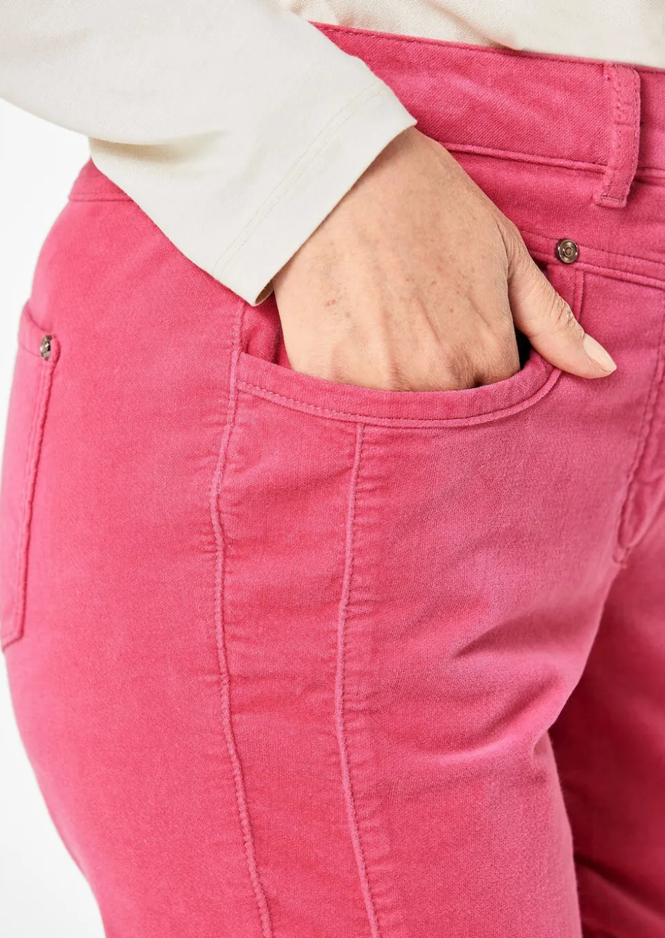 Ce pantalon en velours LOUISA