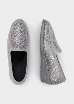 Chaussons avec semelle extérieure à surface structurée pour une meilleure accroche.