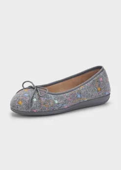 Chaussons ballerines avec broderies délicates