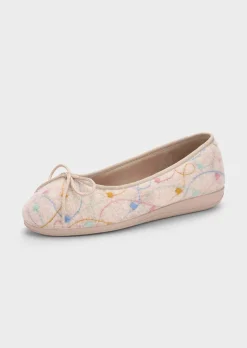 Chaussons ballerines avec broderies délicates