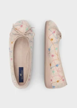Chaussons ballerines avec broderies délicates