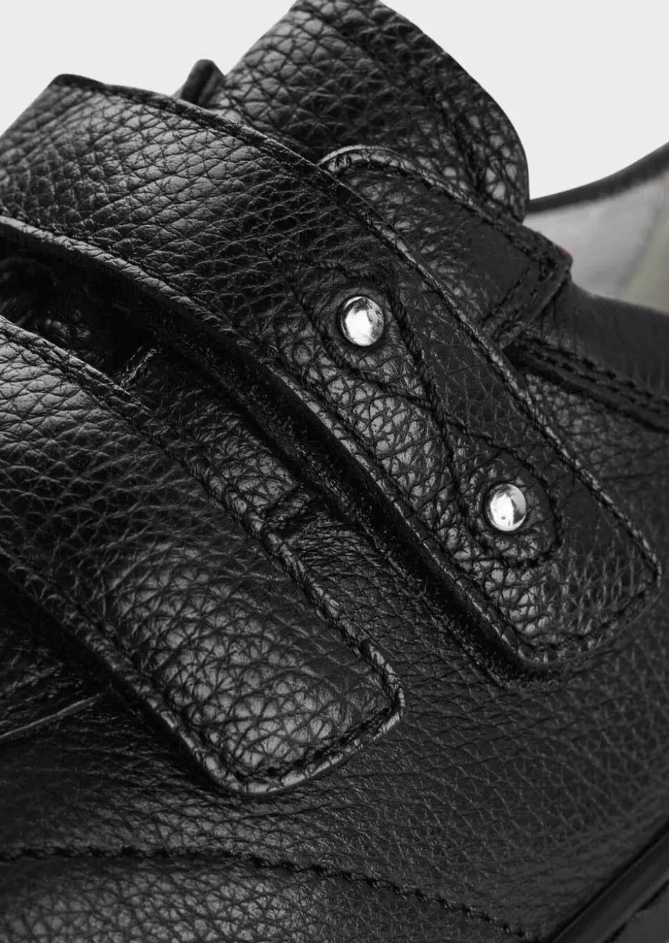 Chaussures basses avec fermeture velcro réglable