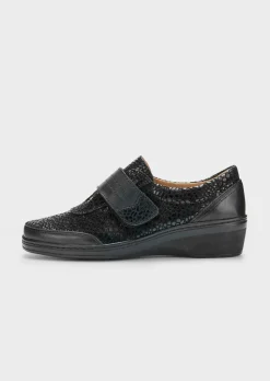 Chaussures basses en cuir avec détails brillants