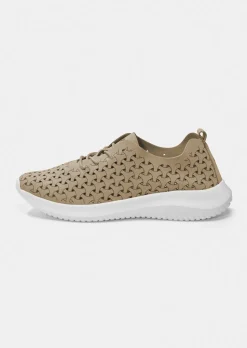 Chaussures ultra-légères avec perforations