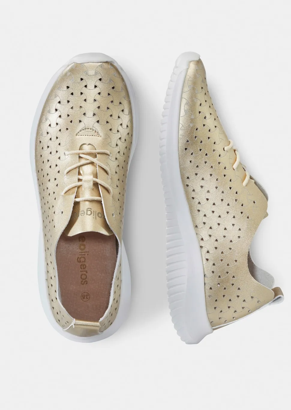 Chaussures ultra-légères avec perforations