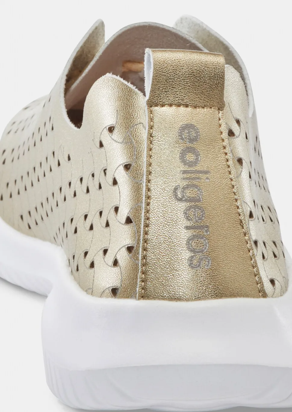 Chaussures ultra-légères avec perforations