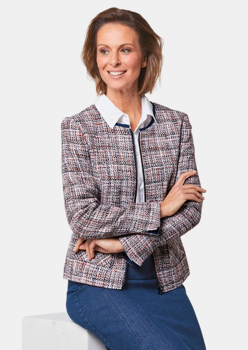 Elégant blazer en tissu bouclette et passepoil en jean