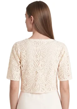 Ensemble 2 pièces composé d’une robe en jersey et d’un T-shirt crocheté.