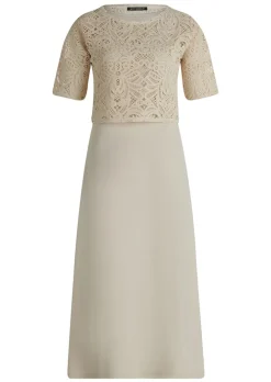 Ensemble 2 pièces composé d’une robe en jersey et d’un T-shirt crocheté.