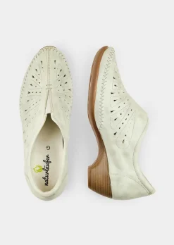 Escarpins en cuir perforé