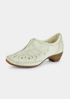 Escarpins en cuir perforé