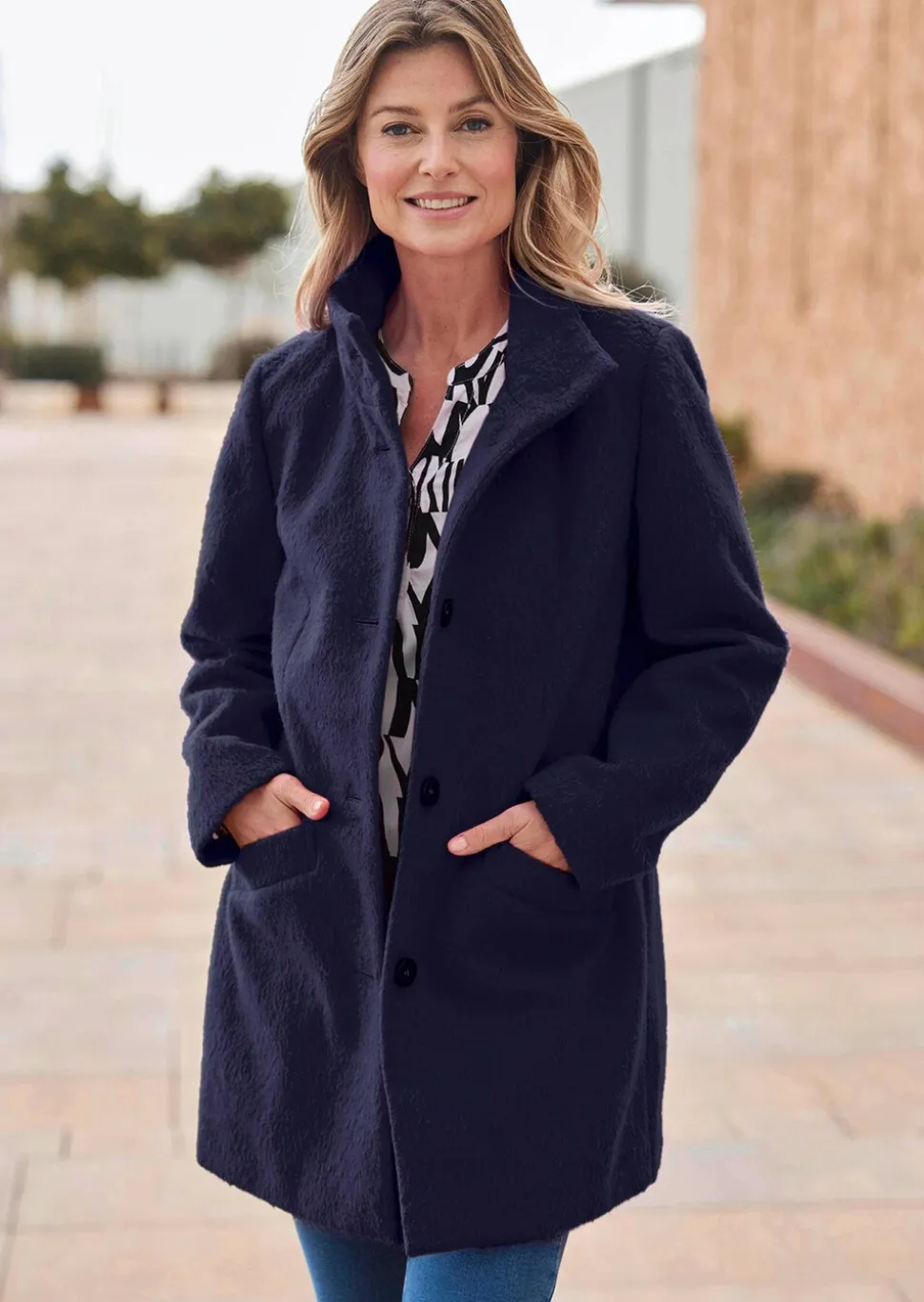 Manteau laineux avec col montant