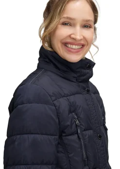Manteau matelassé avec de nombreuses poches zippées