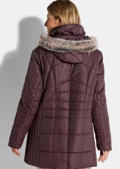 Manteau matelassé court avec capuche et tissu aspect fourrure