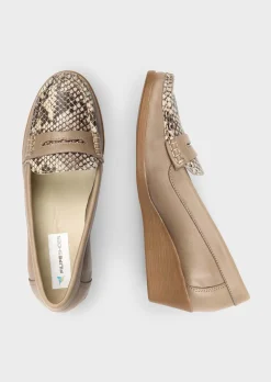 Mocassins en cuir marqué, façon reptile