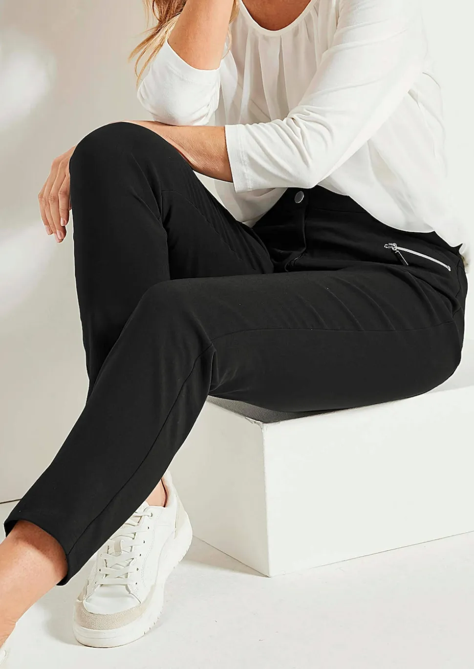 Pantalon BELLA à effet ventre plat, avec jambes étroites