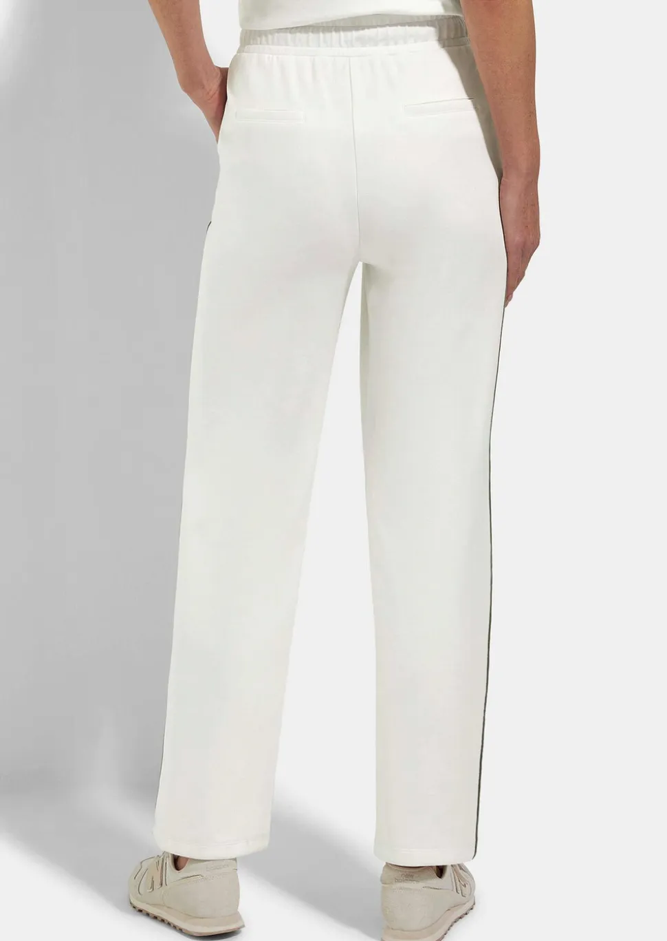 Pantalon en sweat avec passepoil contrastant sur le côté