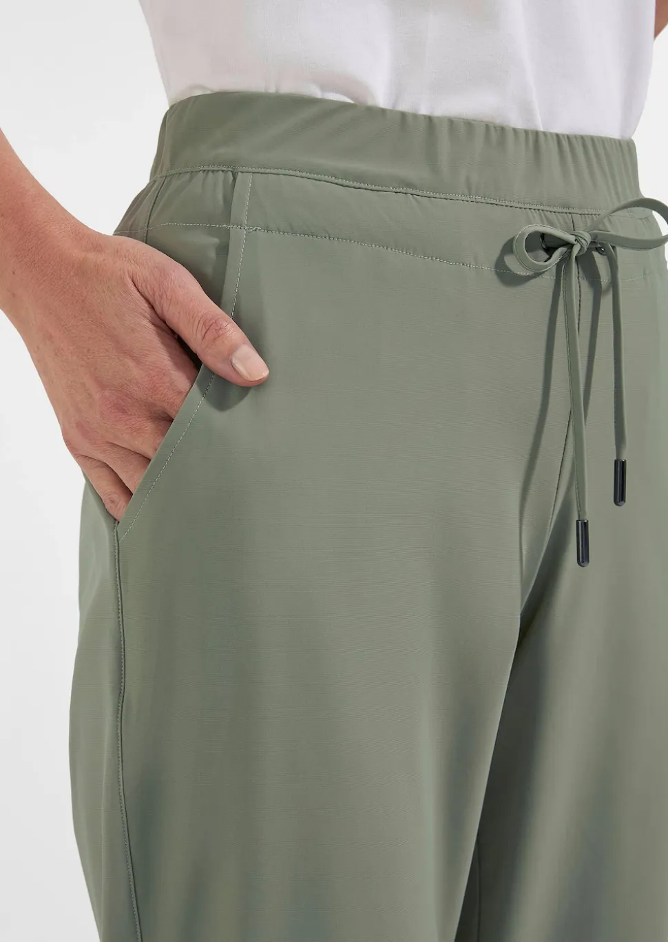 Pantalon estival réalisé dans une matière extensible légère