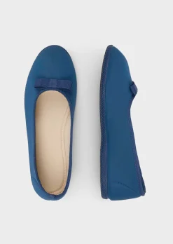Pantoufles ballerines avec semelle extérieure à surface structurée pour une meilleure accroche.