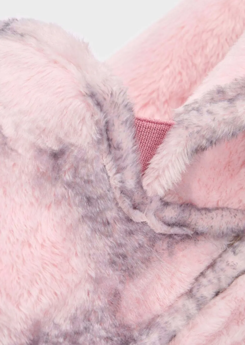 Pantoufles en peluche avec motif losange
