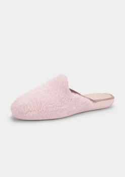 Pantoufles en peluche avec semelle extérieure à surface structurée pour une meilleure accroche.