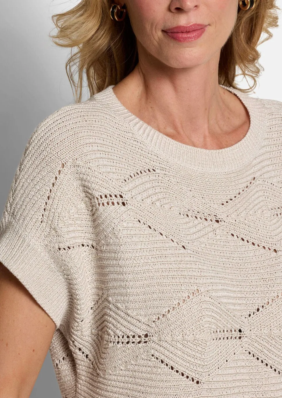 Pull ajouré, légèrement brillant