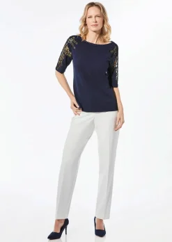 Pull avec empiècements en dentelle et pierres scintillantes