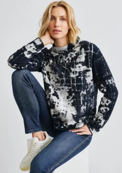Pull en fil plume et détails scintillants