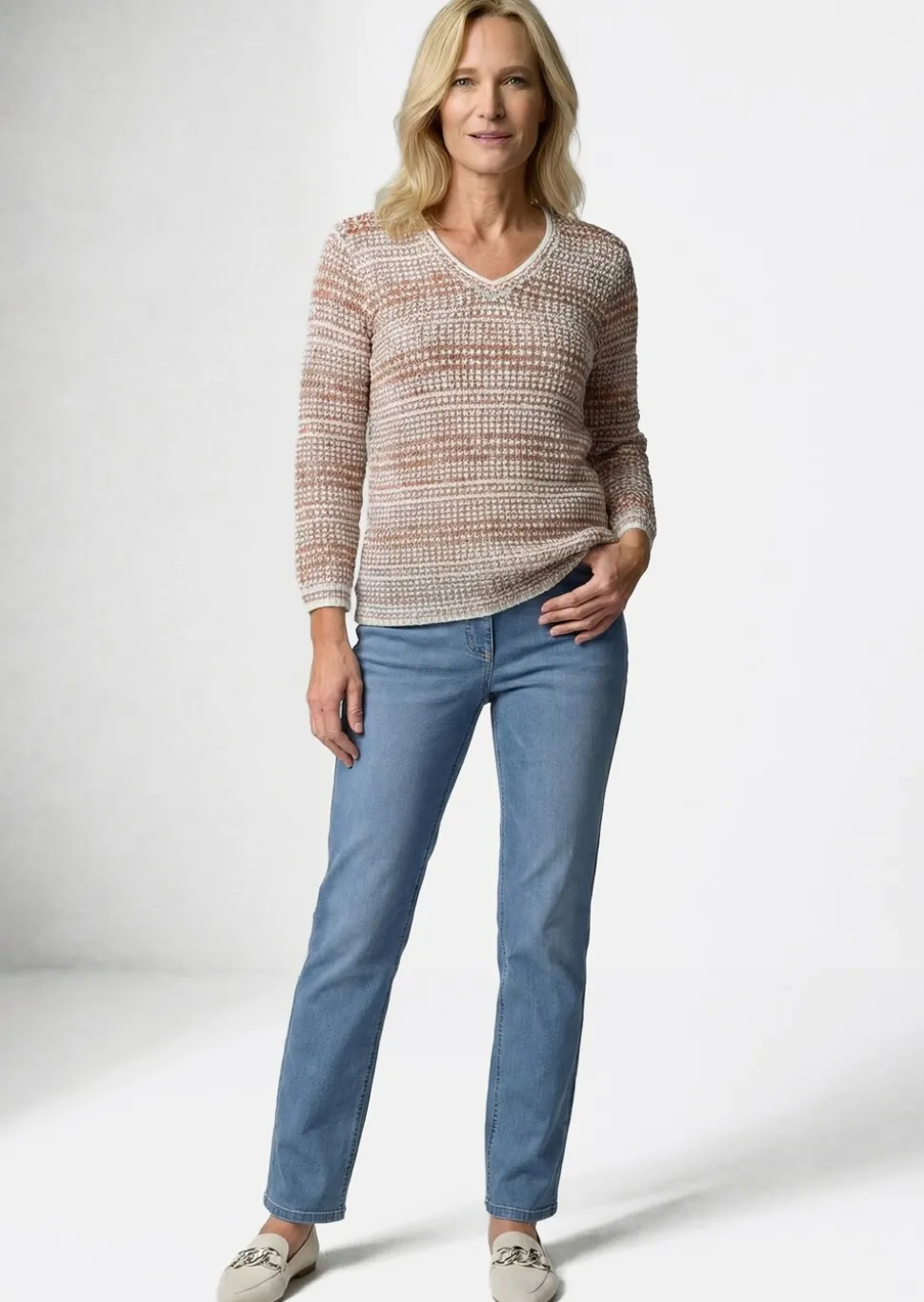Pull en maille structurée, avec encolure en V