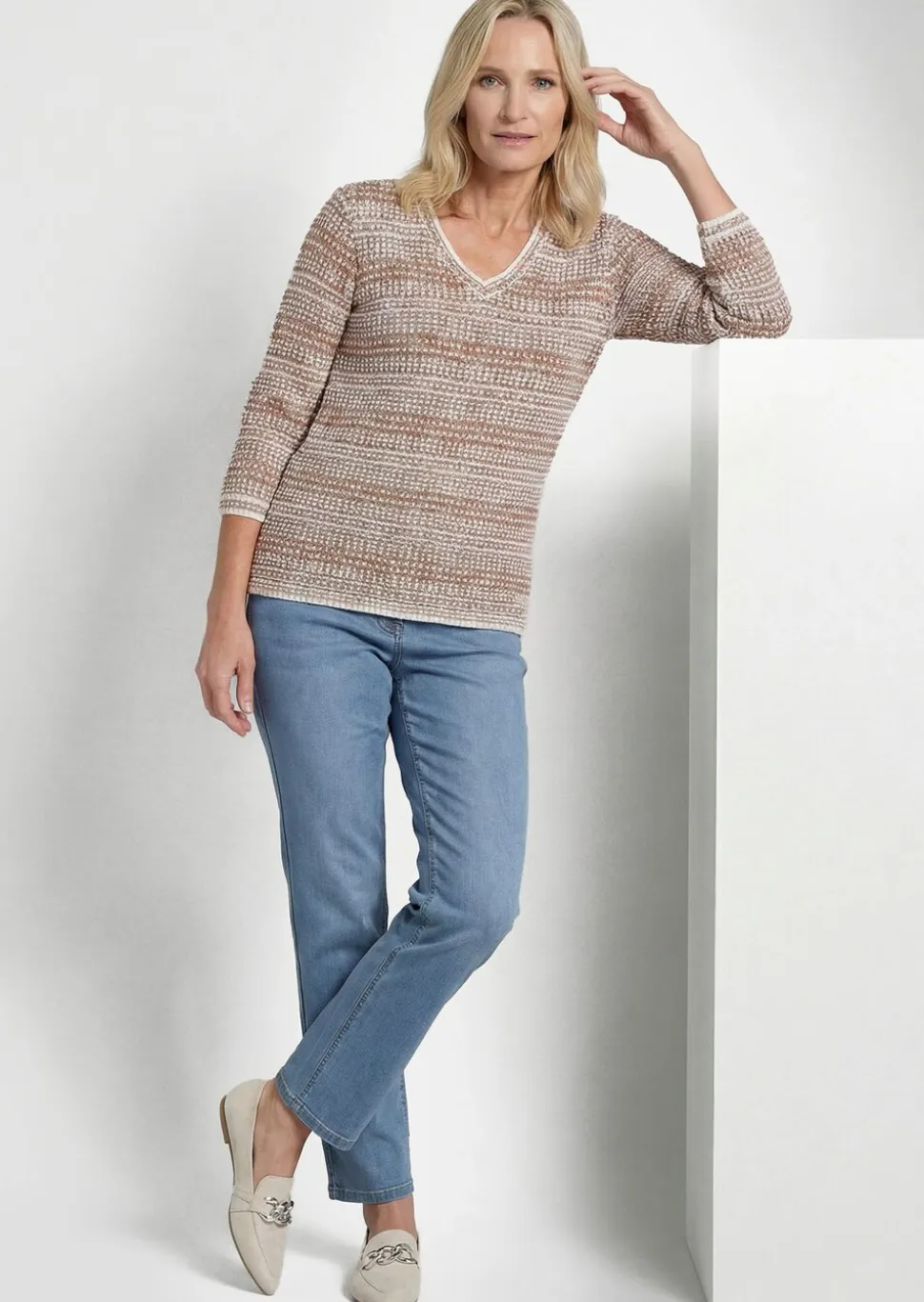 Pull en maille structurée, avec encolure en V