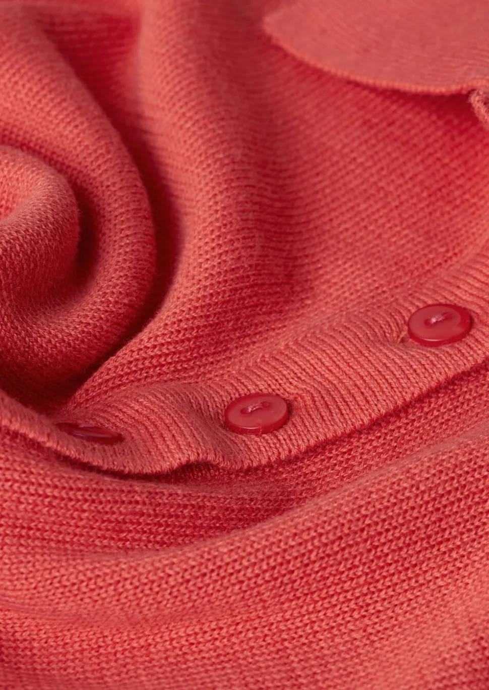 Pull en tricot à manches courtes et col chemisier