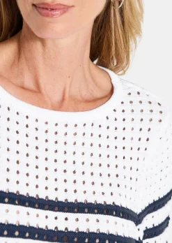 Pull marin à rayures avec motif ajouré