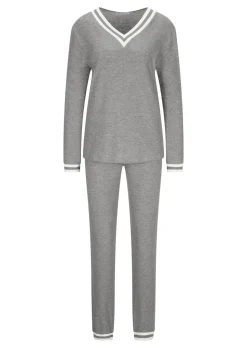 Pyjama avec grande encolure en V