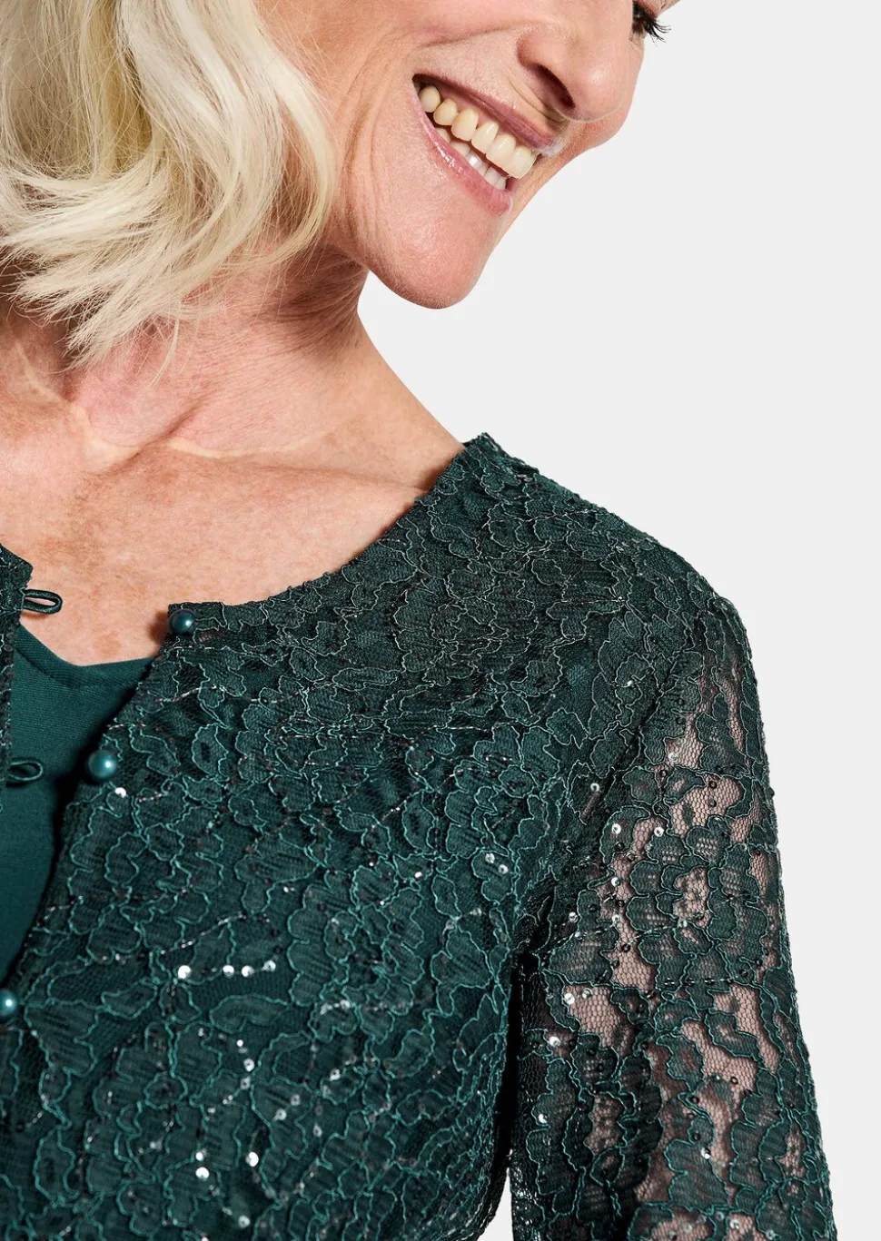 Robe avec veste en dentelle et paillettes