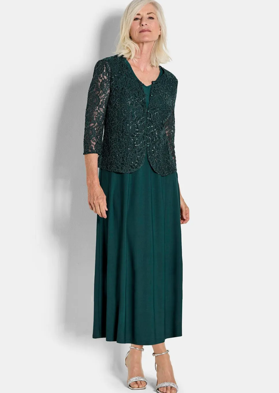Robe avec veste en dentelle et paillettes