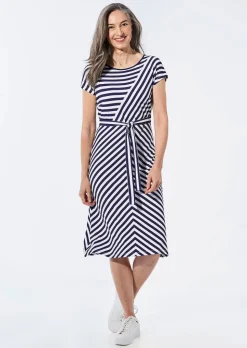 Robe à encolure bateau