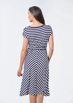 Robe à encolure bateau