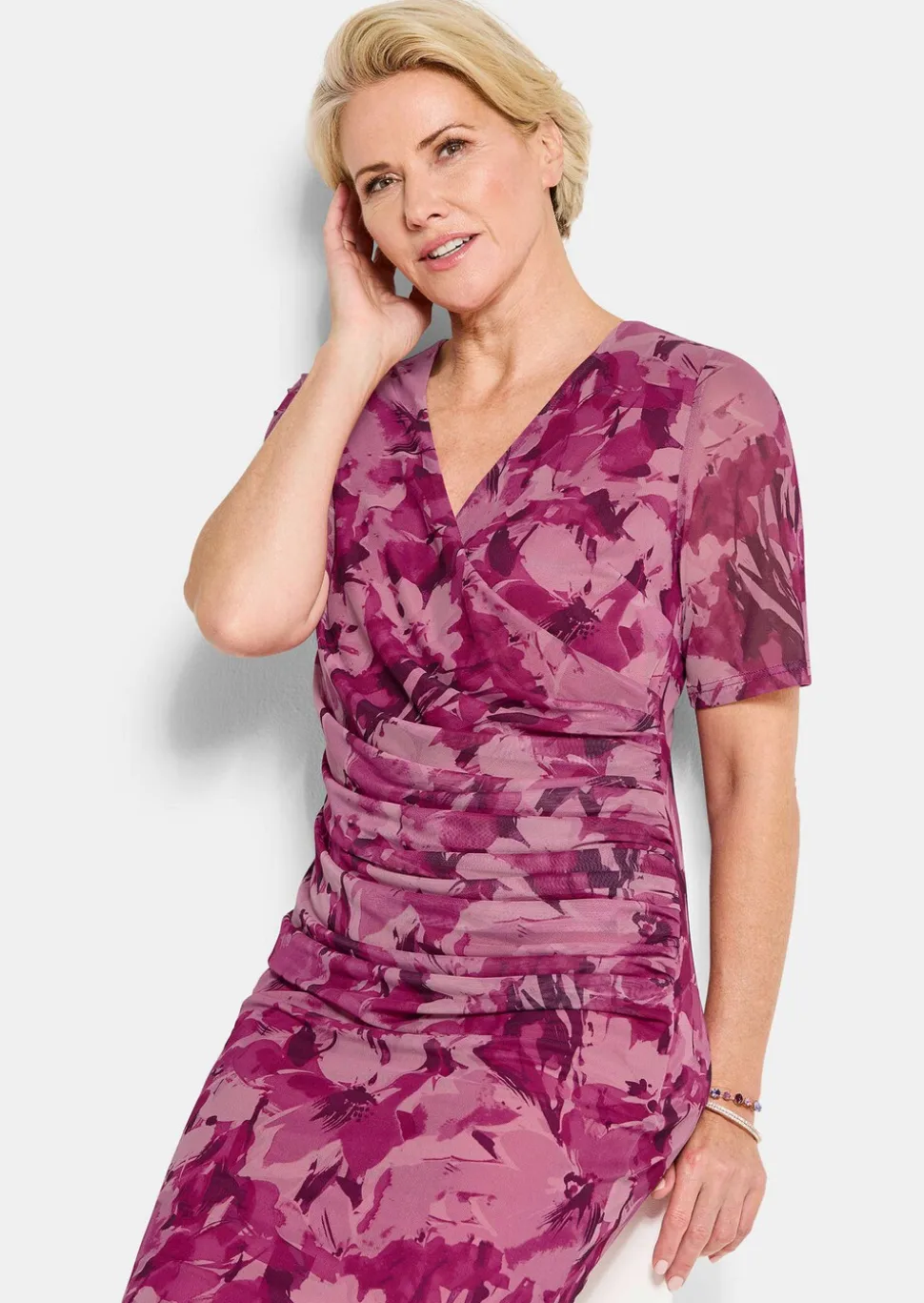 Robe en étoffe filet, style cache-cœur